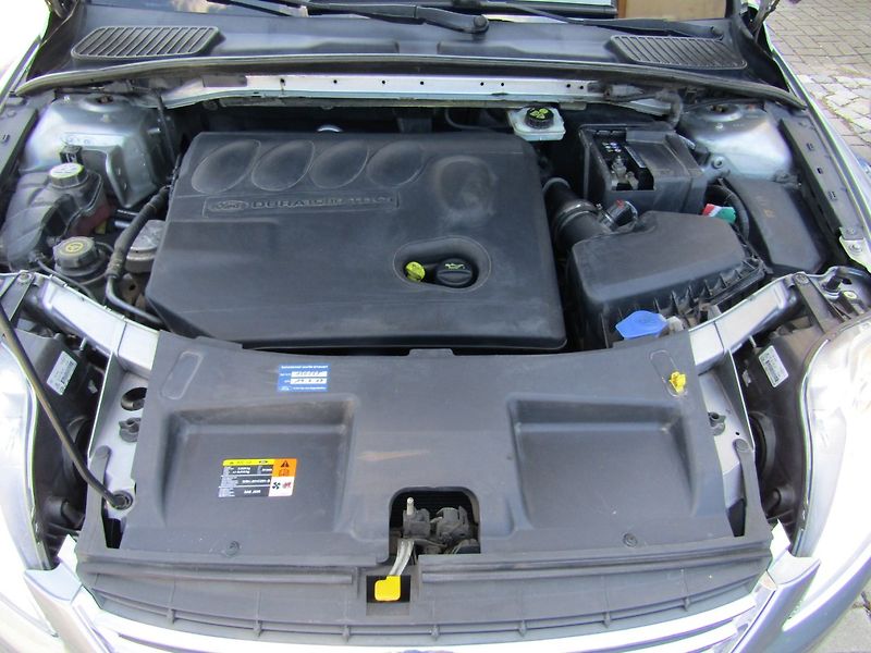 Ford Mondeo (2008) 2.0 TDCi GHIA 1.MAJITEL - fotka 38 z 43