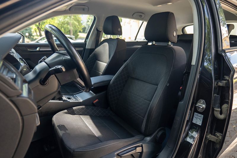 Škoda Superb 1.4 TSI Smartlink DAB PDC - fotka 10 z 28