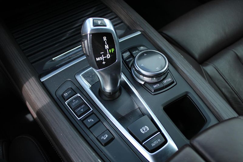 BMW X5 xDrive 30d NAVI DPH 1.MAJ ČR - fotka 24 z 26