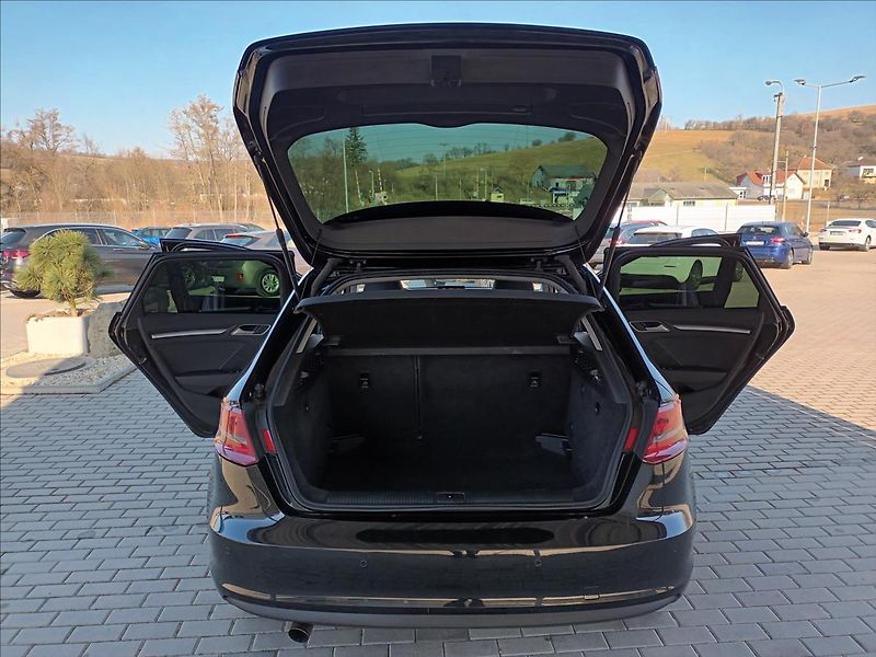 Audi A3 1,2 TFSI,77KW,KLIMA,PARKING - fotka 18 z 35