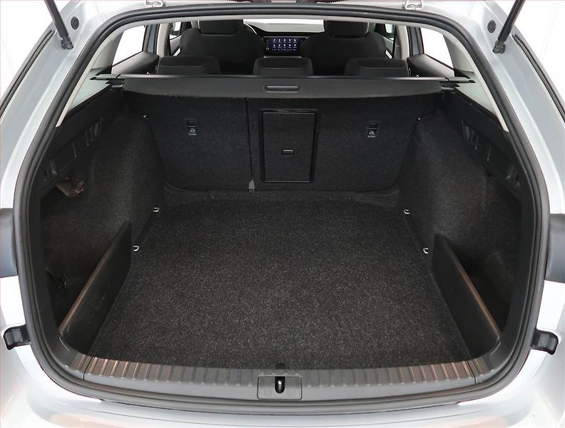 Škoda Octavia (2023) Ambition 2.0 TDI, ČR,1.maj - fotka 13 z 24