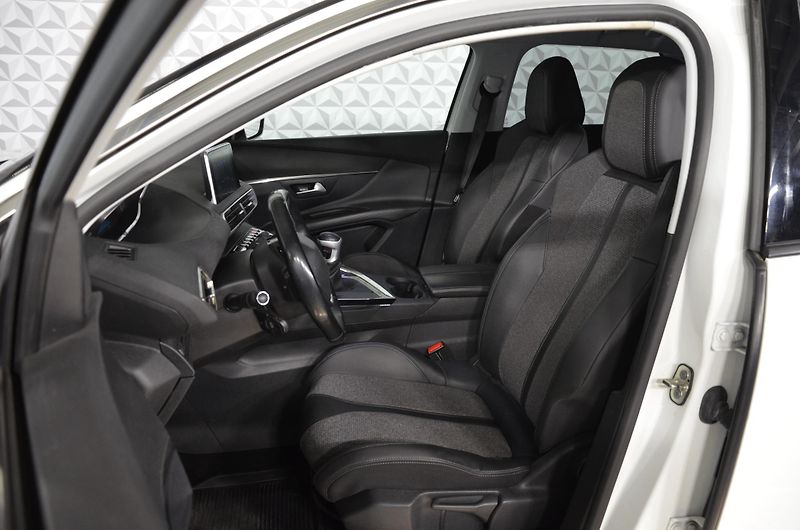 Peugeot 3008 (2020) 1.5bHDi 130 Allure - fotka 10 z 20