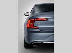 Volvo S90.