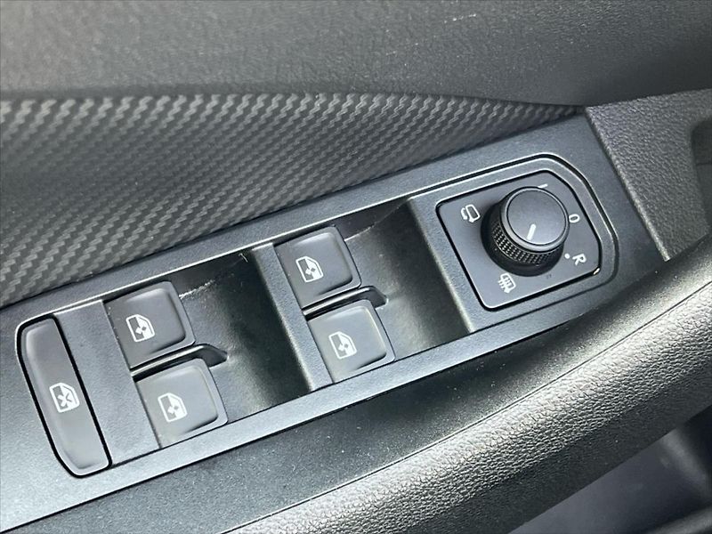 Škoda Kamiq 1,0 TSi 85kW 7DSG MONTE CARLO - fotka 20 z 31