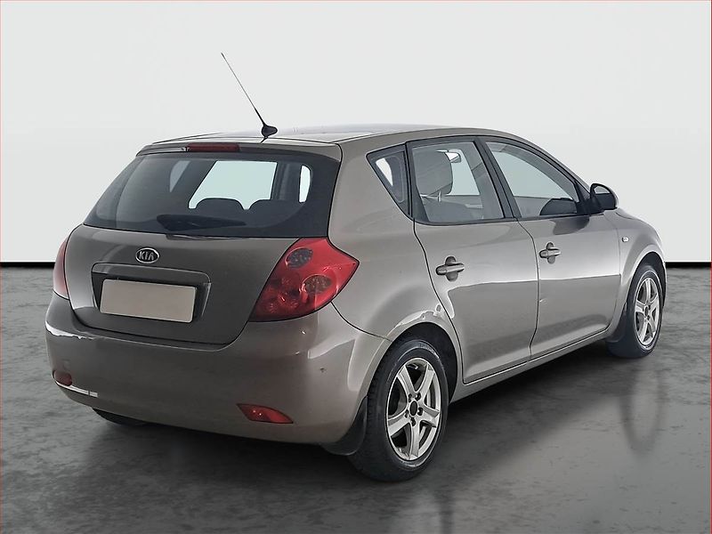 Kia Ceed (2009) 1.6 CVVT, po STK, slušný stav - fotka 5 z 16