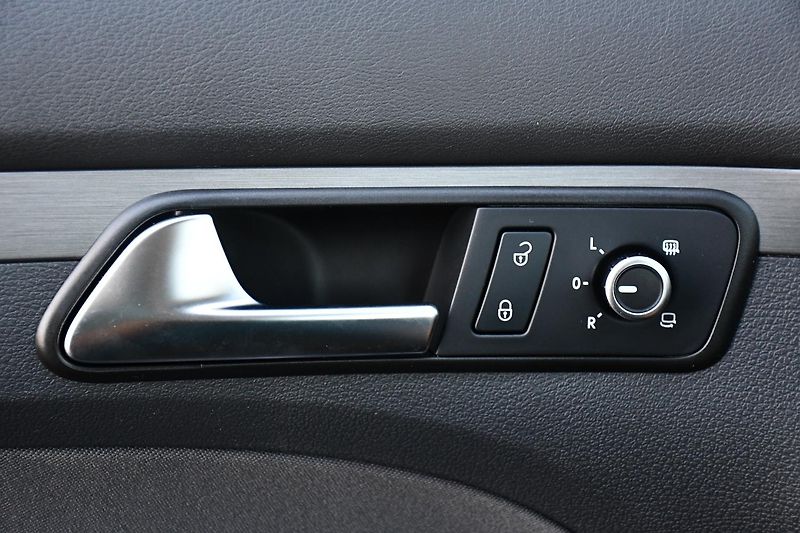 Volkswagen Touran 1.6TDi 77kW TAŽNÉ  - fotka 27 z 45