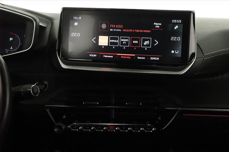 Peugeot 2008 (2021) GT 1.2 PureTech, Automat - fotka 11 z 15