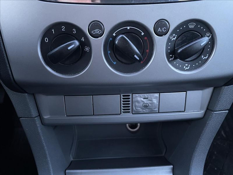 Ford Focus 1,6TDCi*80kW*+nové let. pneu*S - fotka 12 z 37