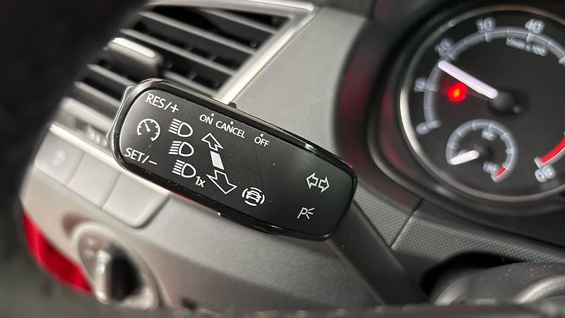 Škoda Fabia 1.0 TSI Ambition Combi Tour - fotka 14 z 24