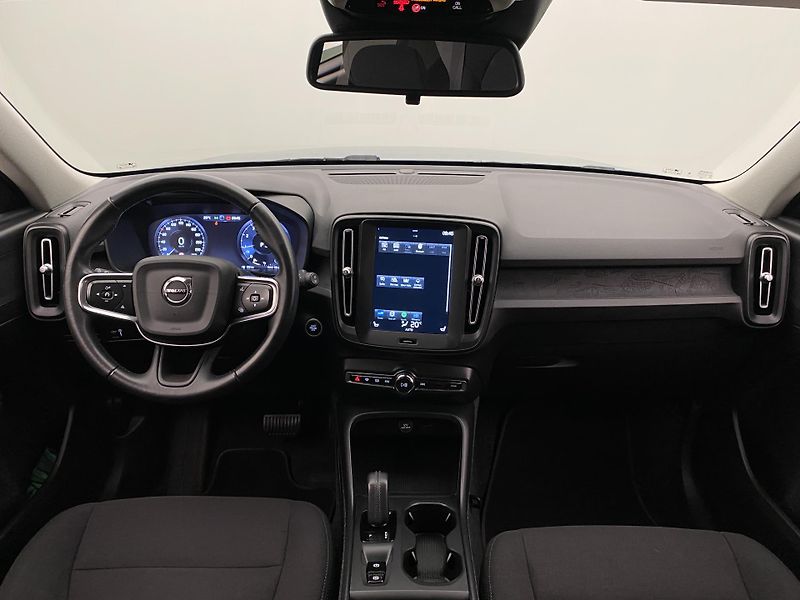 Volvo XC40 T2 KINETIC AUT - fotka 2 z 39
