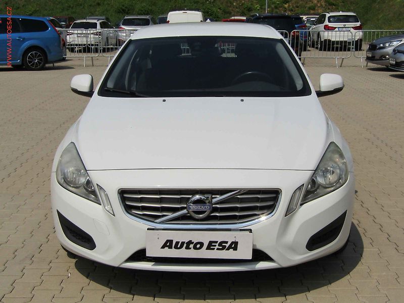 Volvo V60 (2013) 1.6D, AC, STK6/28 - fotka 2 z 19