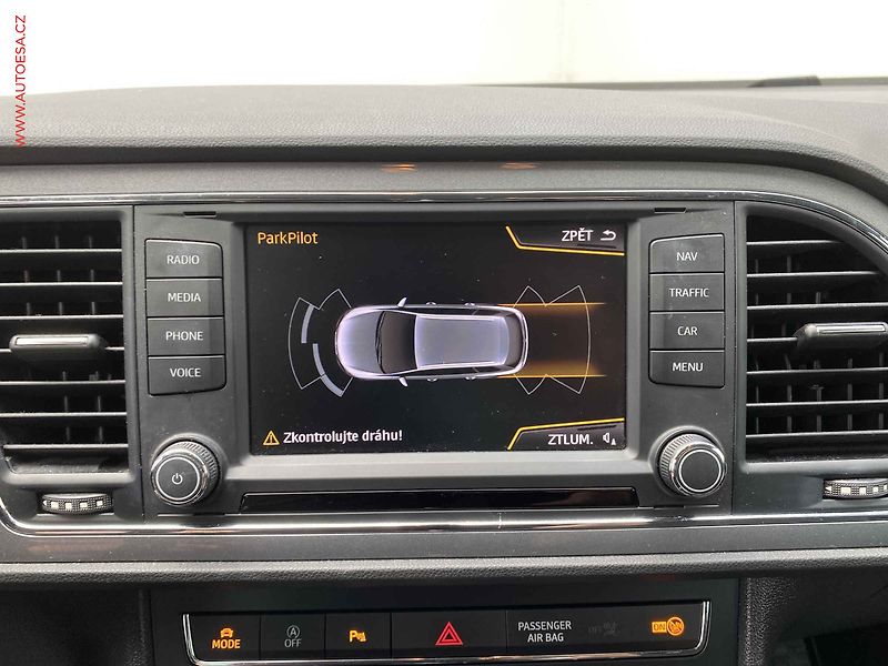 Seat Leon (2016) 2.0TDi, FR, LED, navi - fotka 18 z 19