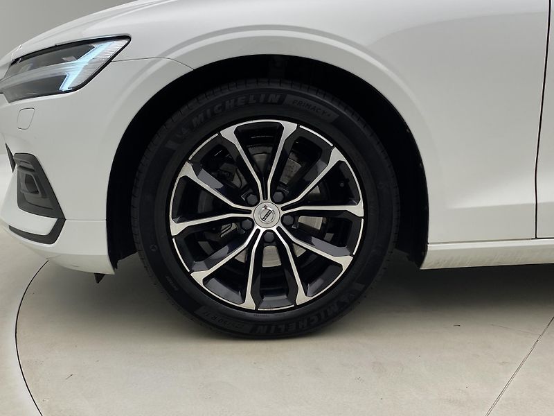 Volvo V60 D4 MOMENTUM AUT - fotka 35 z 47