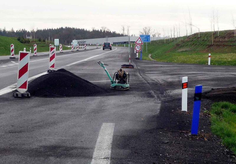Patníky, správněji směrové sloupky, jsou nezbytným a důležitým doplňkem silničního provozu, který může i zachraňovat životy. Na silnicích se vyskytují v několika barevných provedeních.