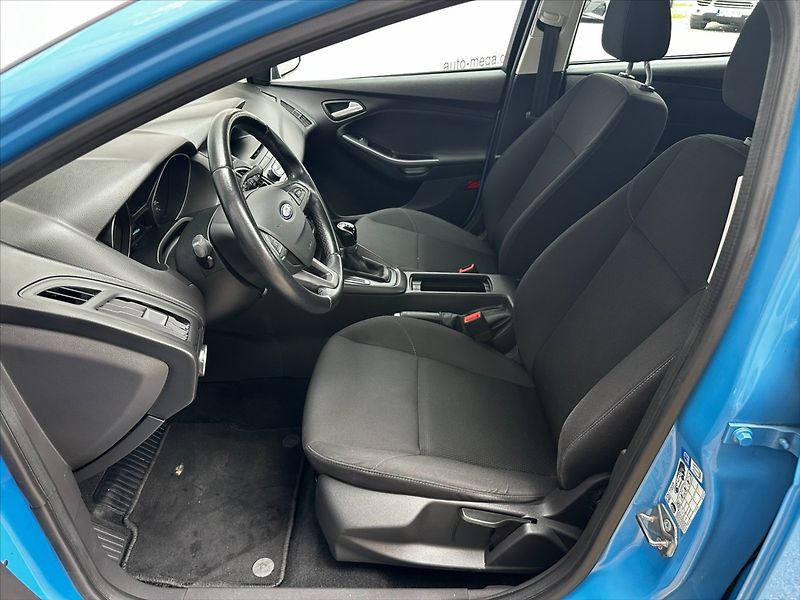 Ford Focus 1,6 i 16V 77kW-CZ-1 MAJITEL!! - fotka 9 z 32