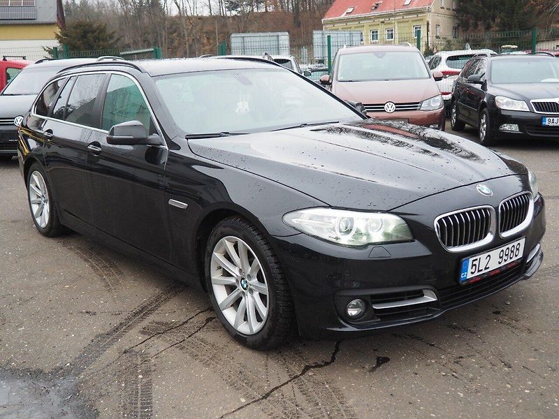 BMW Řada 5 (2014) 3.0D xDrive, Headup display - fotka 5 z 37