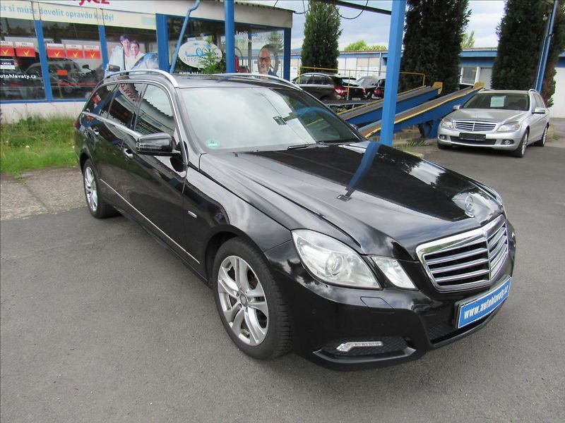Mercedes-Benz Třídy E 2,1 E 220 CDI Avantgarde - fotka 3 z 32