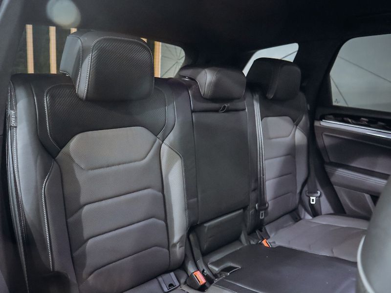 Volkswagen Touareg R-Line 4Motion 4.0 TDI 310kW - fotka 31 z 36