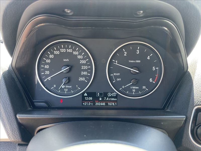 BMW Řada 1 2,0 d 110kw xDrive - fotka 15 z 33