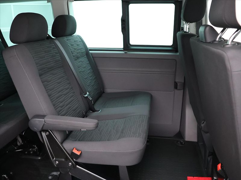 Volkswagen Caravelle 2,0 TDI 150kW DSG Long LED DPH - fotka 13 z 36