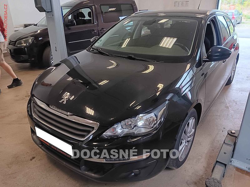 Peugeot 308 (2015) 1.6 HDi - fotka 1 z 3