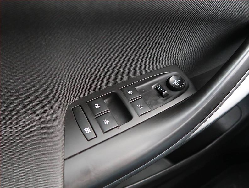 Opel Astra (2019) 1.6 CDTI, Tempomat - fotka 17 z 18