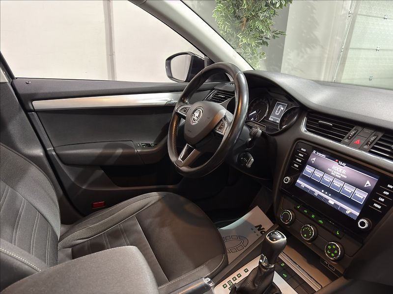 Škoda Octavia 2,0   TDI 110KW FULL LED KAMER - fotka 22 z 31
