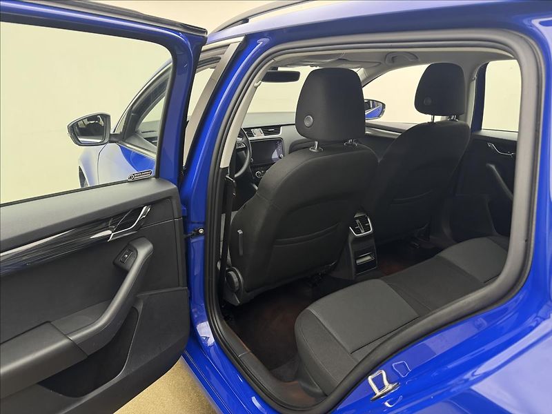 Škoda Octavia 2,0 LED STYLE NAVI KEYLESS CZ - fotka 36 z 42
