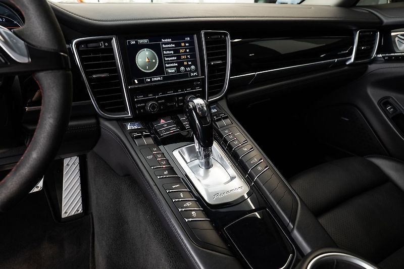 Porsche Panamera - fotka 12 z 26