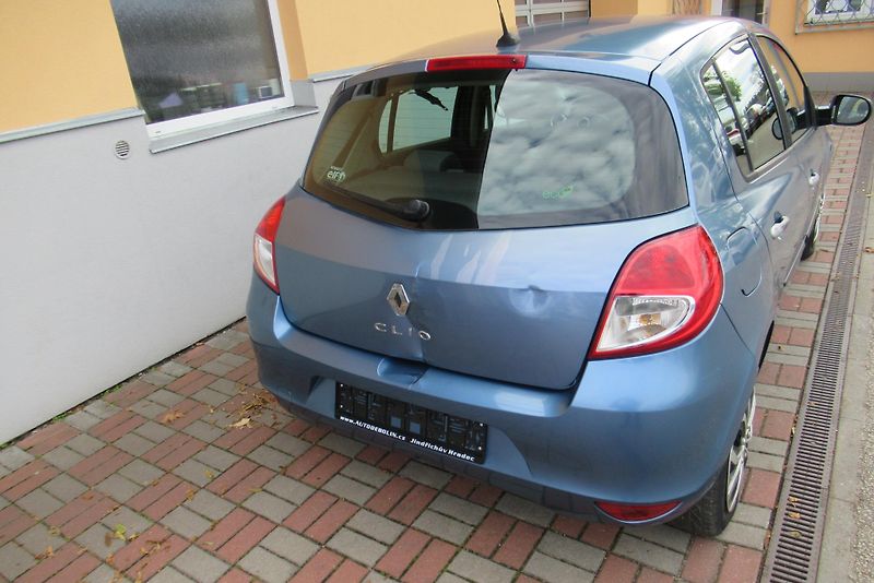 Renault Clio 1.2i  KLIMA  NAVIGACE - fotka 8 z 21