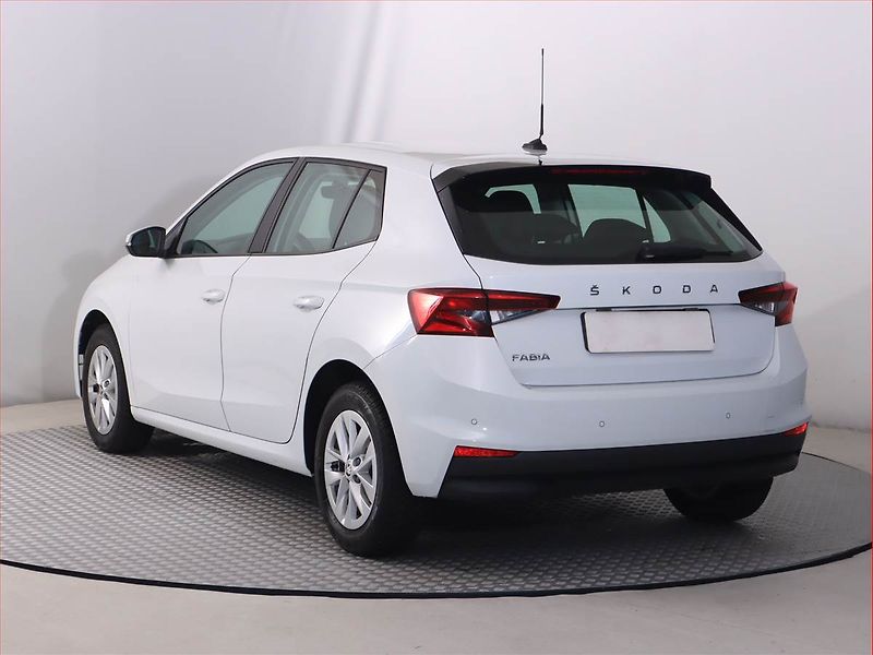 Škoda Fabia (2022) 1.0 TSI, Tempomat - fotka 4 z 20