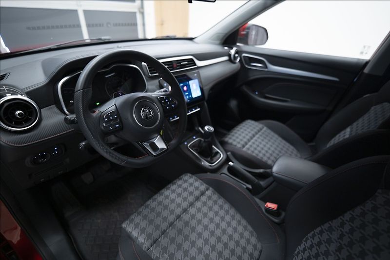 MG ZS 1,5 ESSENTIAL PLUS ZÁRUKA 2031 - fotka 16 z 41