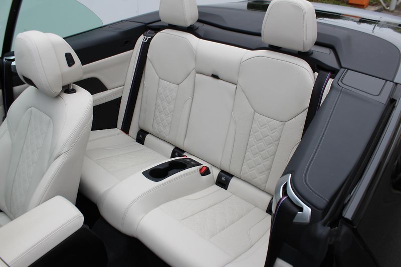 BMW Řada 4 M440i xDrive Convertible - fotka 13 z 23
