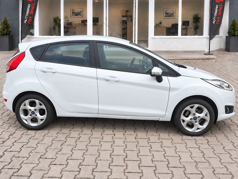 Ford Fiesta (2016) 1.25i 60kW -PARK.KAMERA - fotka 9 z 36