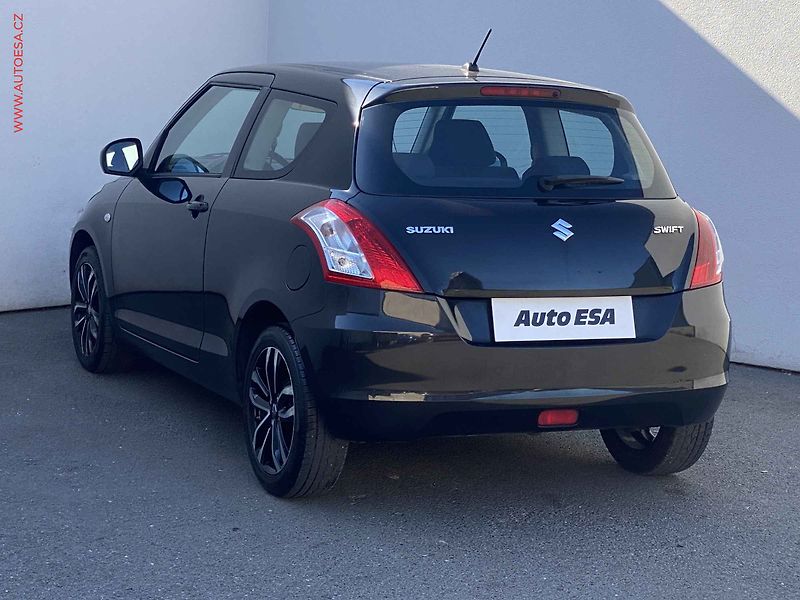 Suzuki Swift (2015) 1.2 VVT, Klima - fotka 6 z 15