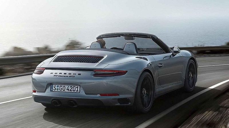 Porsche 911 Carrera GTS.