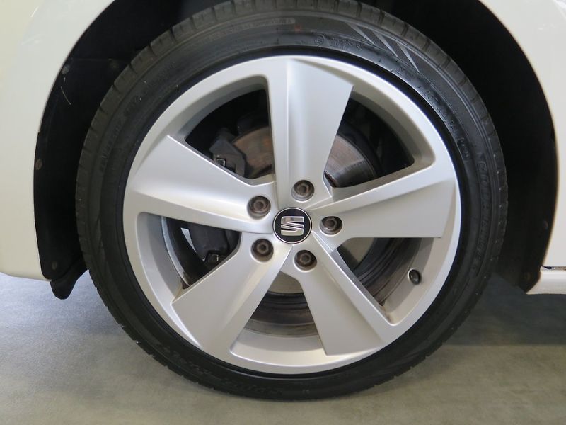 Seat Leon (2015) 2.0TDI FR,klima,navi,servis - fotka 23 z 29