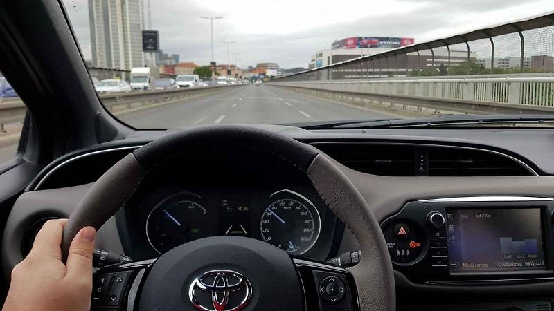 Vozítka služby re.volt vypadají vtipně, za volantem jsme se ale spíš báli.