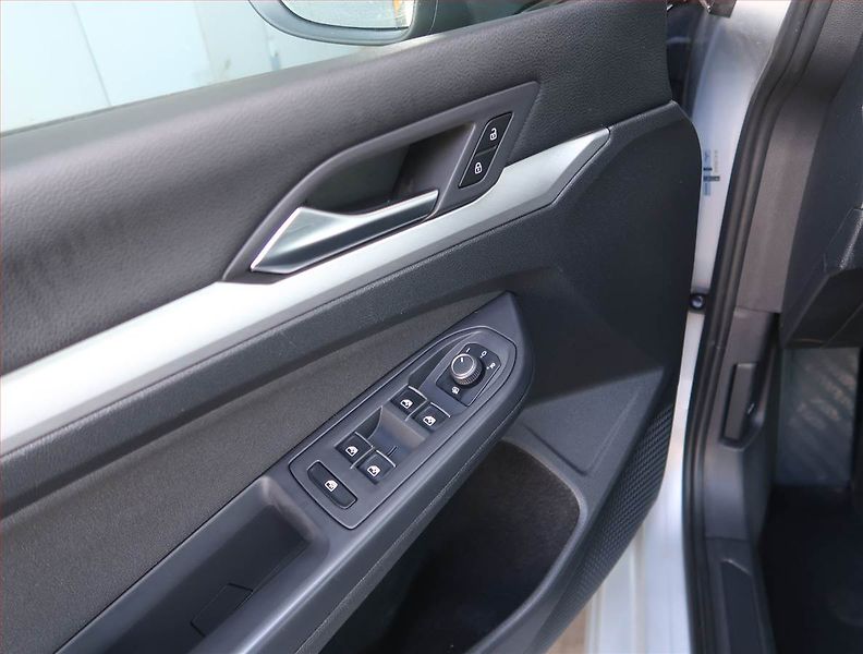 Volkswagen Golf (2020) Life 2.0 TDI, Automat - fotka 17 z 21
