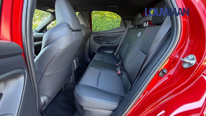 Toyota Yaris 1.5 HEV CVT EXECUTIVE - fotka 18 z 26