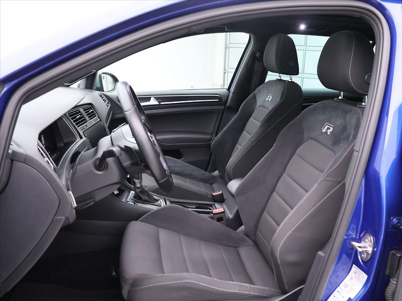 Volkswagen Golf 2,0 TSI R 228kW 4M DSG Virtual - fotka 12 z 40