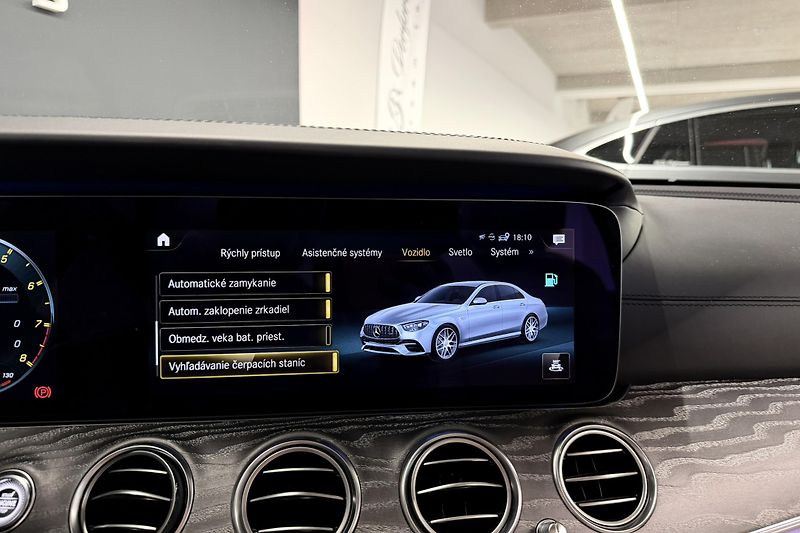 Mercedes-Benz Třídy E (2021) E 63s AMG 4Matic+ V8 Biturbo - fotka 111 z 124