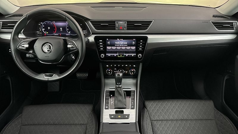 Škoda Superb 2.0 TDI DSG Ambition Combi - fotka 8 z 29