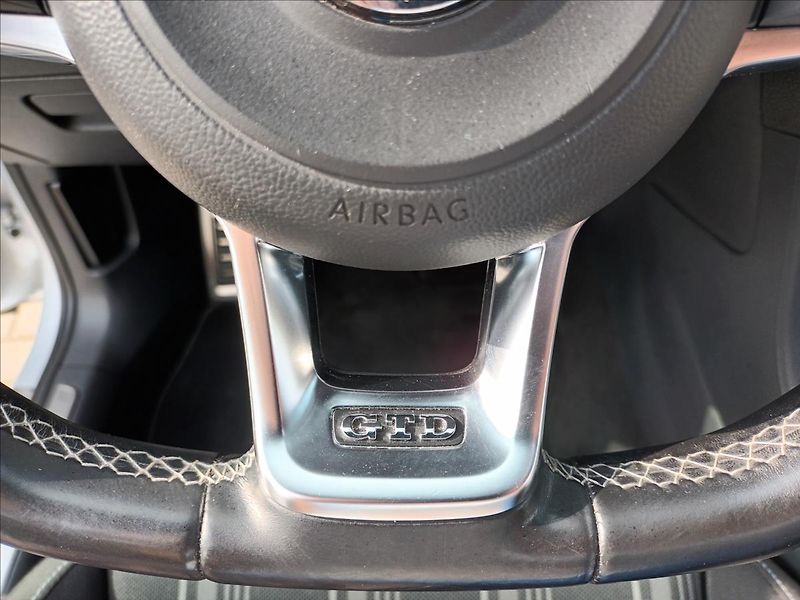 Volkswagen Golf 2,0 TDI,GTD,135KW,NAVI,XENON - fotka 27 z 50