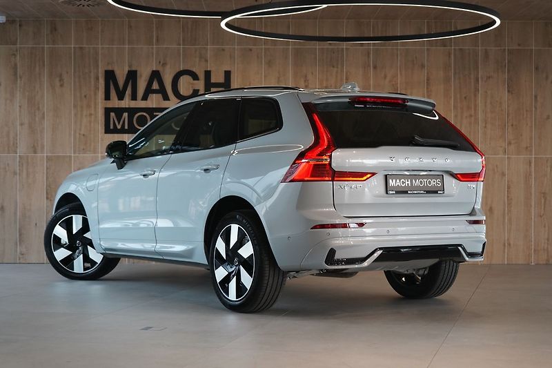 Volvo XC60 T8 Ultra Dark PHEV, Pano, 360° - fotka 11 z 48