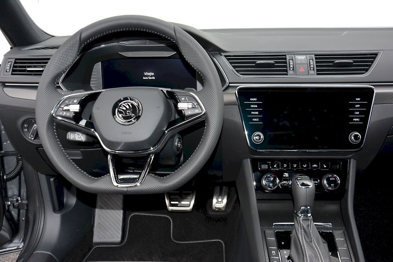 Škoda Superb (2024) Combi SportLine 2,0 TDI 147 kW - fotka 12 z 25
