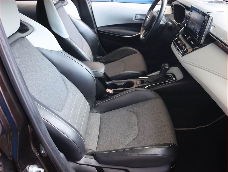 Toyota Corolla (2020) Executive 2.0 Hybrid - fotka 9 z 21