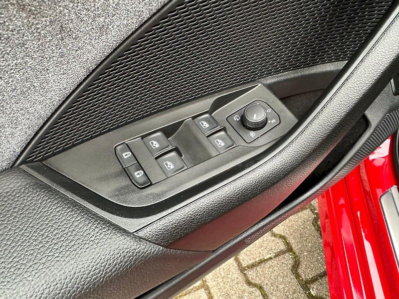 Škoda Octavia (2024) 1.5 TSI 110kW MHEV Top Selecti - fotka 8 z 25