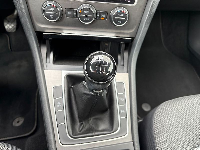 Volkswagen Golf 1.2TSI, 63kW, AC, Kamera, TZ - fotka 11 z 20