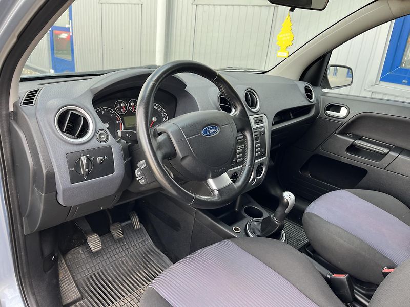 Ford Fusion (2007) 1.4 TDCi - fotka 11 z 14